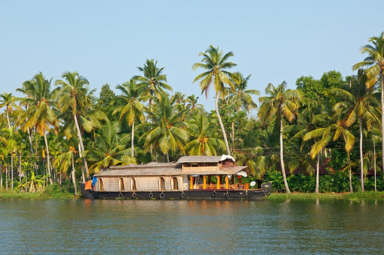 Houseboat-Kerala Backwaters Travel Guide